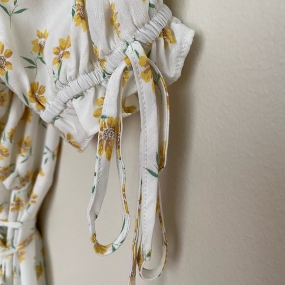 Nwt- Lost + wonder | yellow flower and cream short sleeve wrap around dress - Picture 4 of 4
